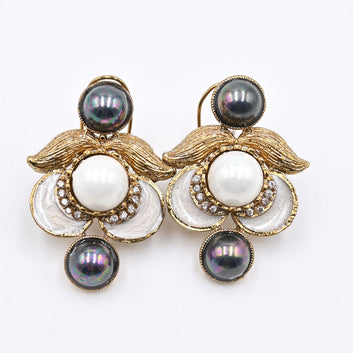 Pearl Floral Minimalist Earrings