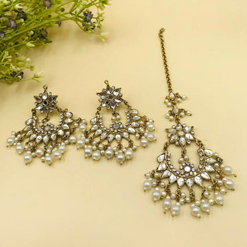 Furshi Kundan Earrings With Teeka