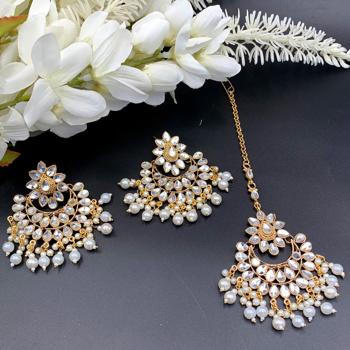 Furshi Kundan Earrings With Teeka